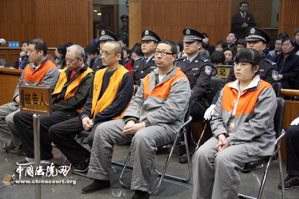 董靜其人是貨真價實(shí)的拆遷公司經(jīng)理