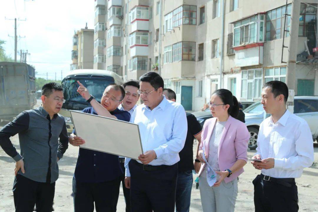 現在由區政府的曹斌副調研員負責此事