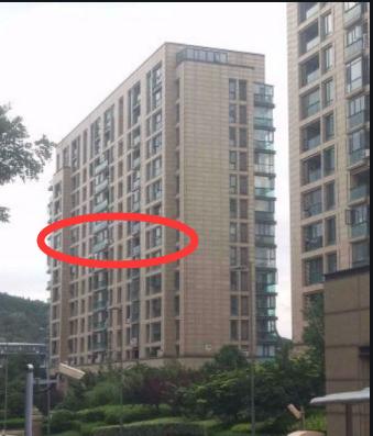 發(fā)現(xiàn)整個村子里的民房幾乎都在加蓋