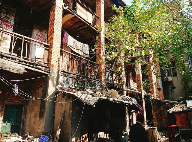 因此建議應適當地提高舊民居重建的容積率